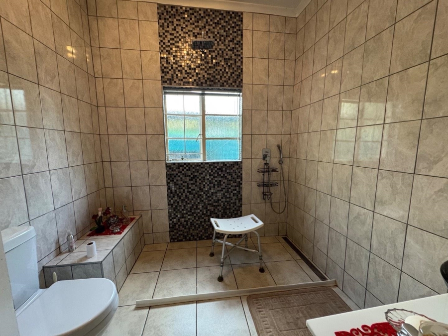 5 Bedroom Property for Sale in Paardefontein Gauteng