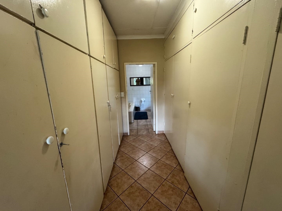 5 Bedroom Property for Sale in Paardefontein Gauteng
