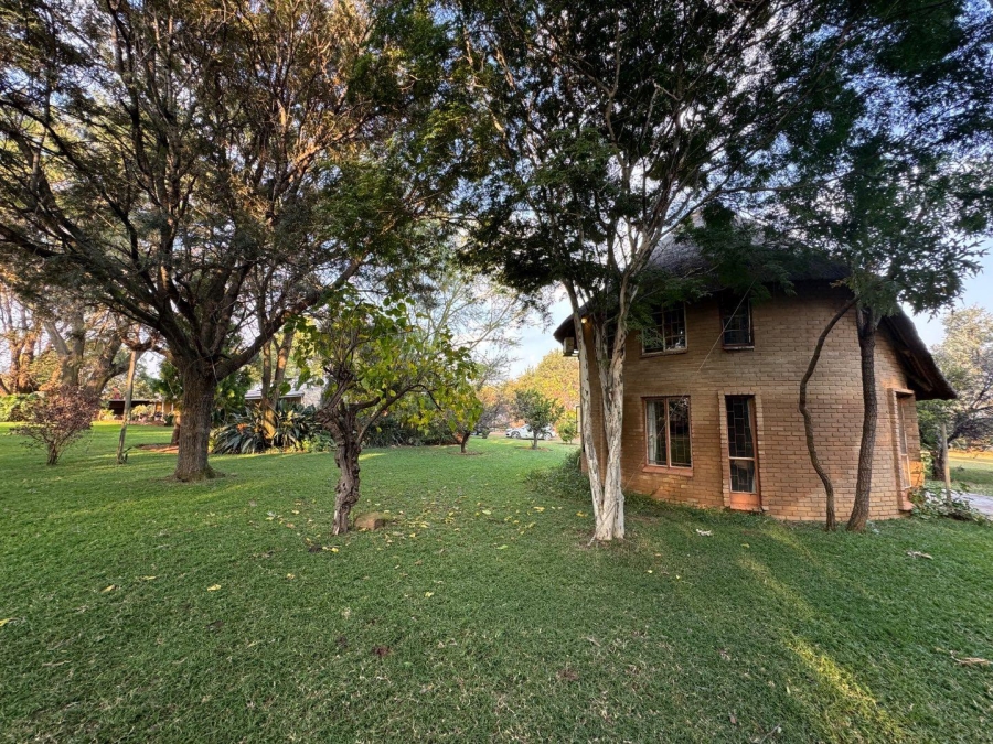 5 Bedroom Property for Sale in Paardefontein Gauteng