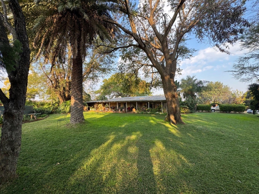 5 Bedroom Property for Sale in Paardefontein Gauteng