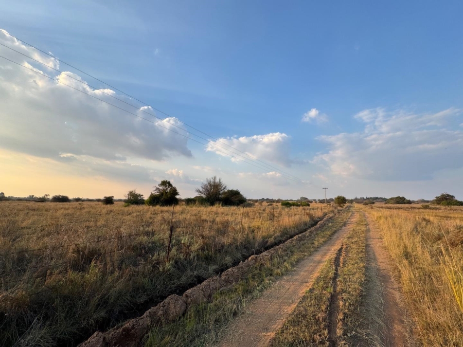 5 Bedroom Property for Sale in Paardefontein Gauteng