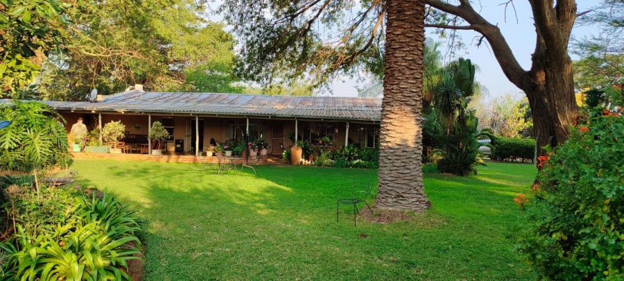 5 Bedroom Property for Sale in Paardefontein Gauteng