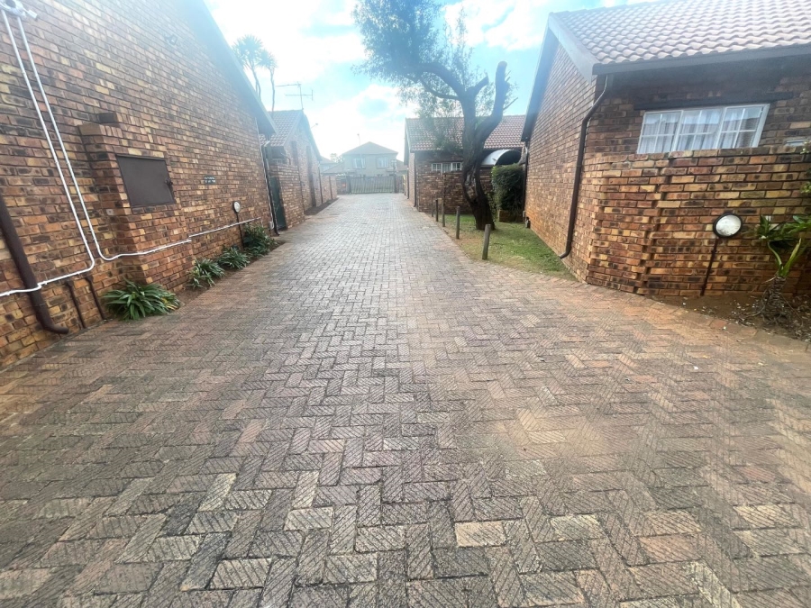 2 Bedroom Property for Sale in Terenure Gauteng
