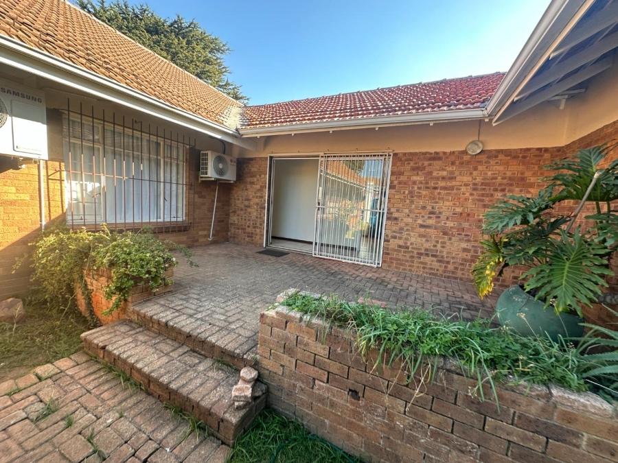 To Let 1 Bedroom Property for Rent in Florida Park Gauteng