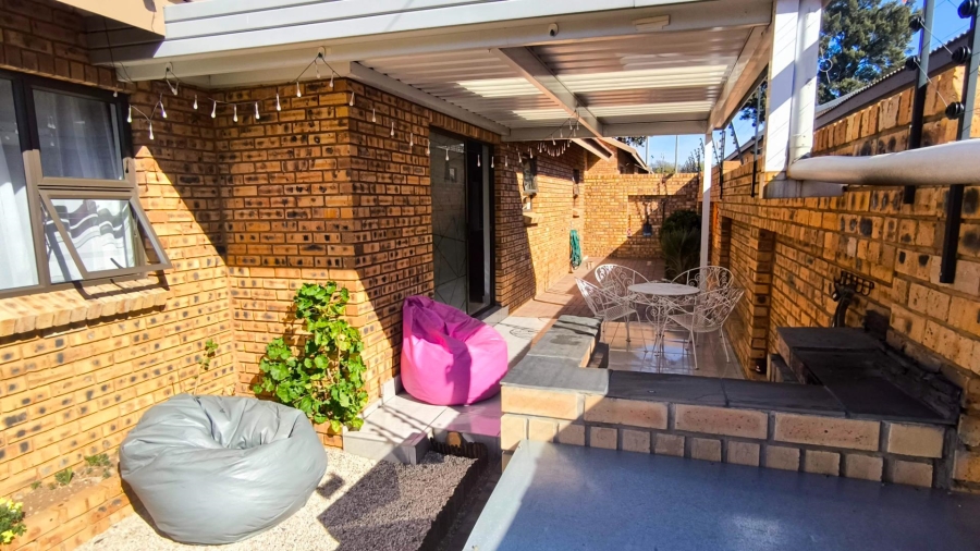 3 Bedroom Property for Sale in New Redruth Gauteng