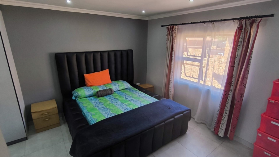 3 Bedroom Property for Sale in New Redruth Gauteng