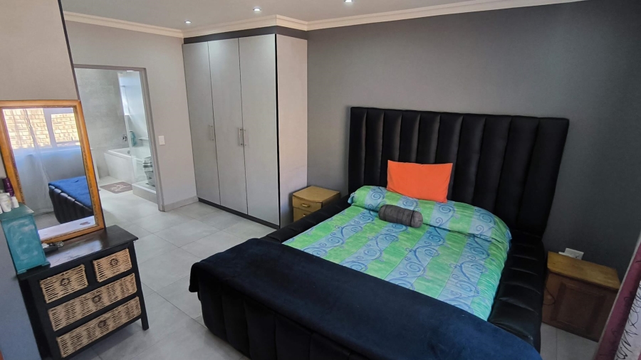 3 Bedroom Property for Sale in New Redruth Gauteng
