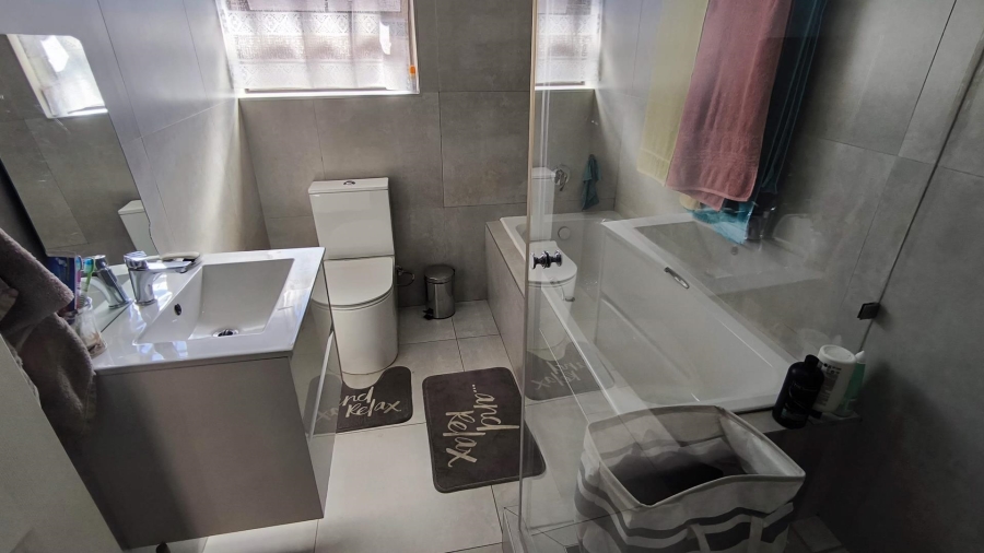 3 Bedroom Property for Sale in New Redruth Gauteng