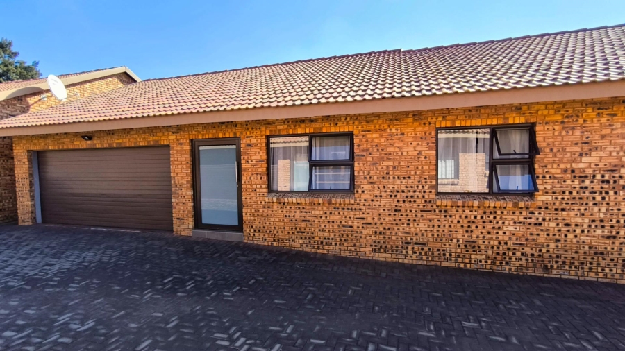 3 Bedroom Property for Sale in New Redruth Gauteng