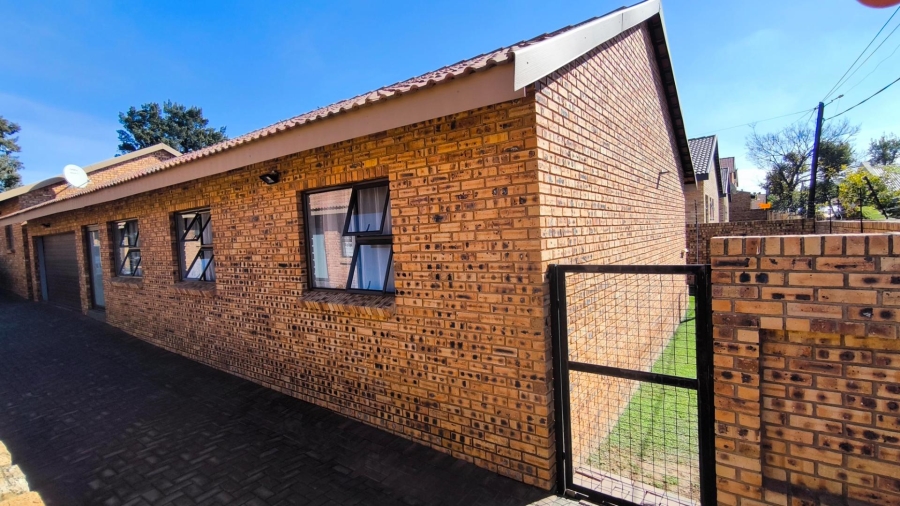 3 Bedroom Property for Sale in New Redruth Gauteng