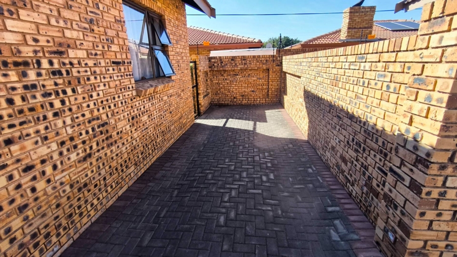 3 Bedroom Property for Sale in New Redruth Gauteng