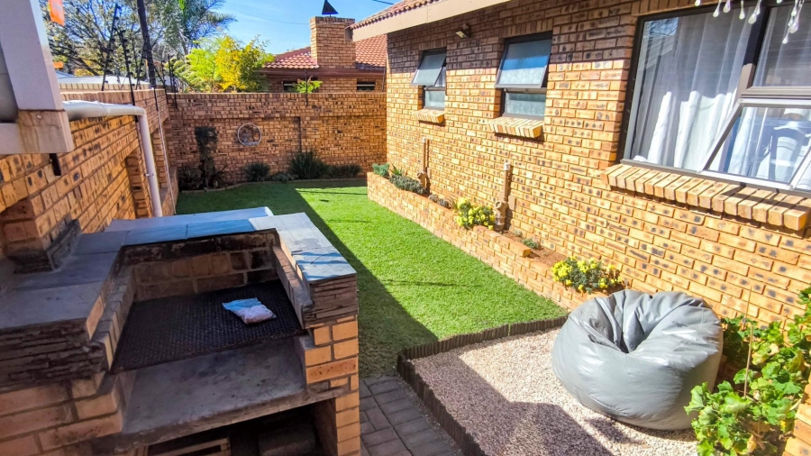 3 Bedroom Property for Sale in New Redruth Gauteng
