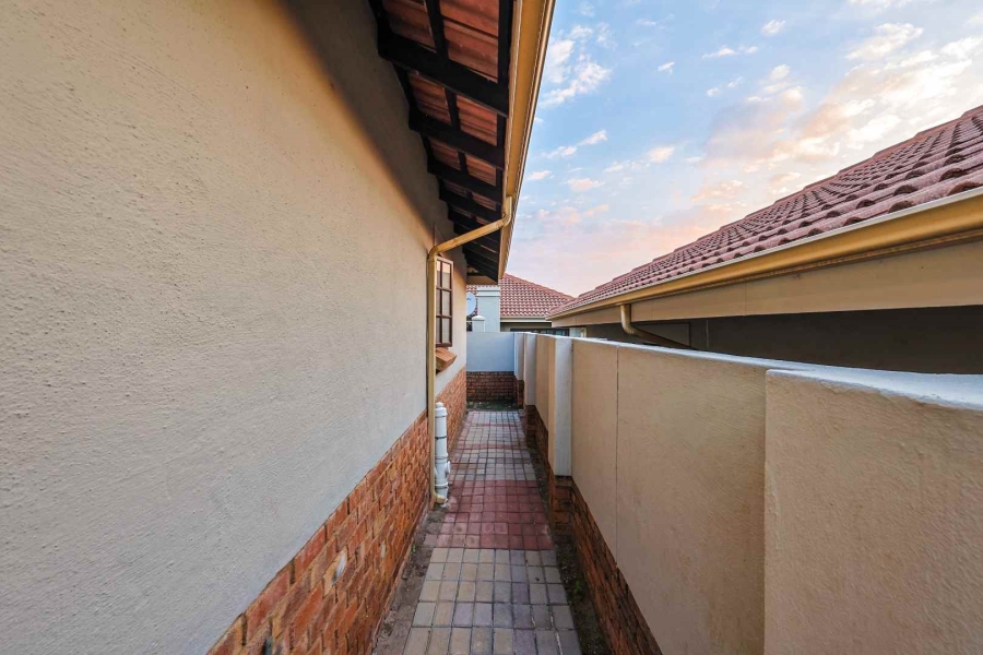 2 Bedroom Property for Sale in Equestria Gauteng