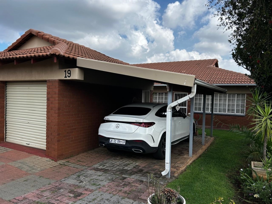 2 Bedroom Property for Sale in New Redruth Gauteng