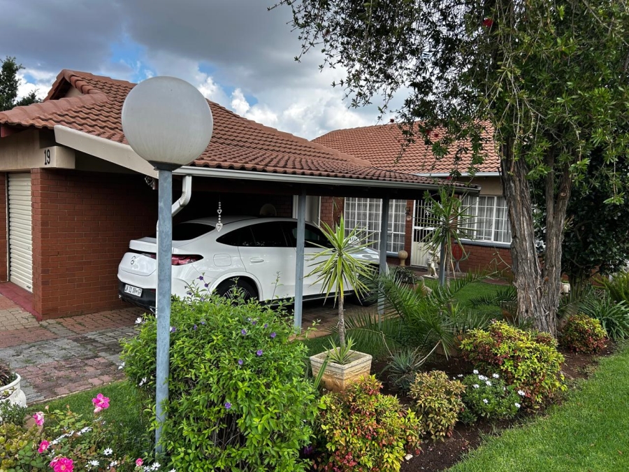 2 Bedroom Property for Sale in New Redruth Gauteng