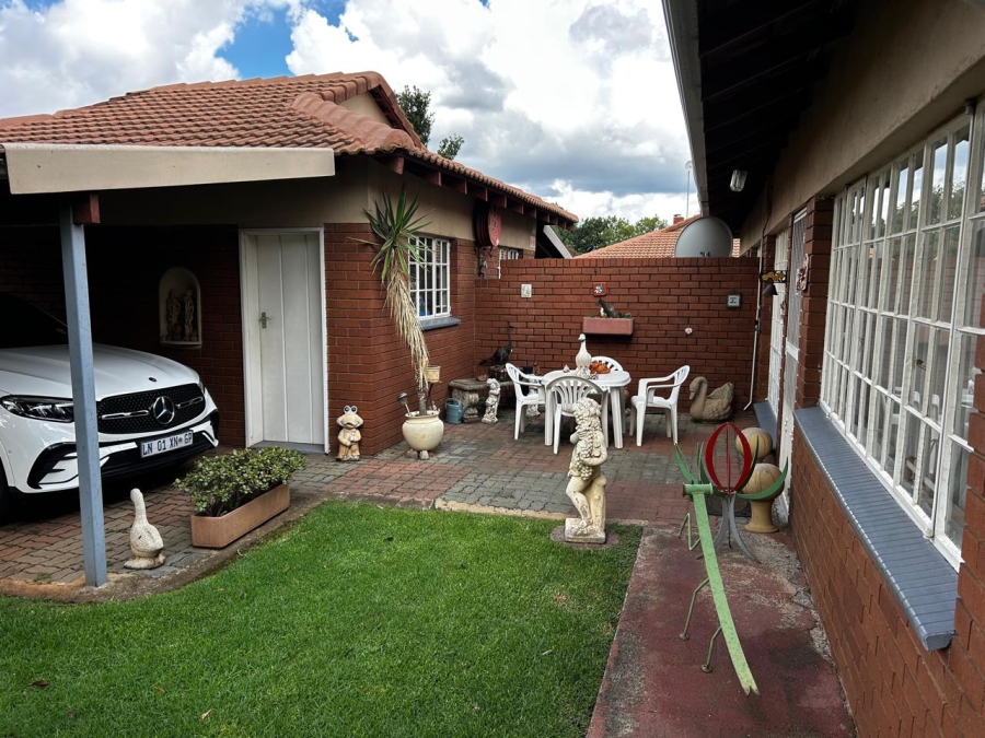 2 Bedroom Property for Sale in New Redruth Gauteng