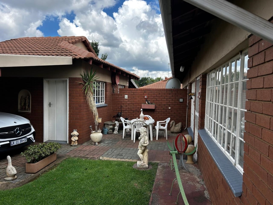 2 Bedroom Property for Sale in New Redruth Gauteng