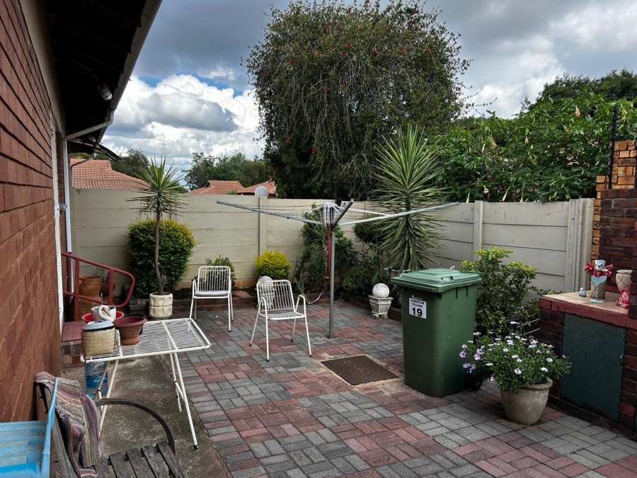 2 Bedroom Property for Sale in New Redruth Gauteng