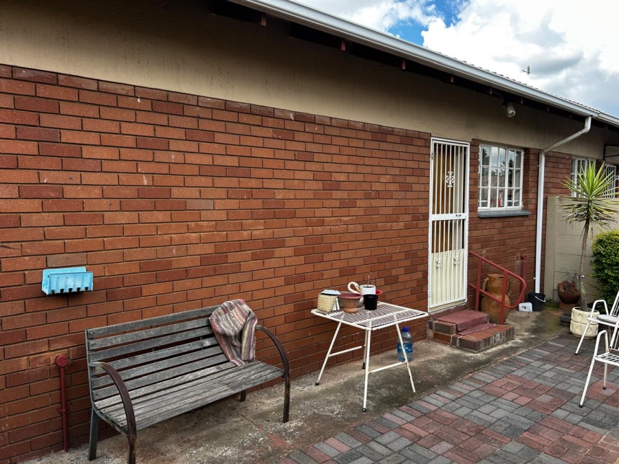 2 Bedroom Property for Sale in New Redruth Gauteng