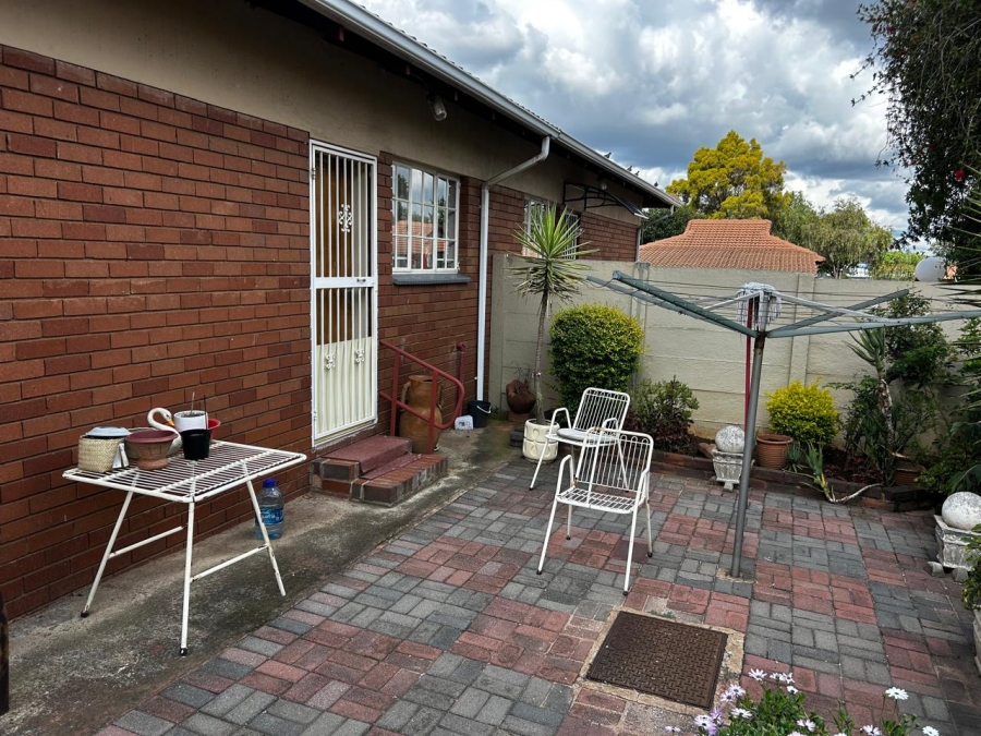 2 Bedroom Property for Sale in New Redruth Gauteng