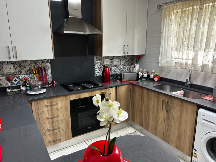 2 Bedroom Property for Sale in New Redruth Gauteng