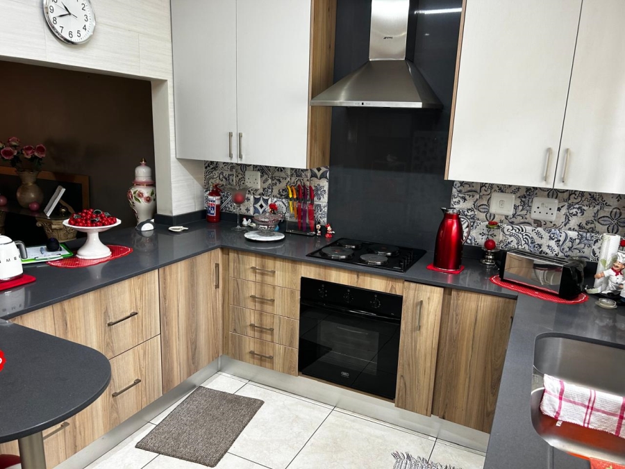 2 Bedroom Property for Sale in New Redruth Gauteng