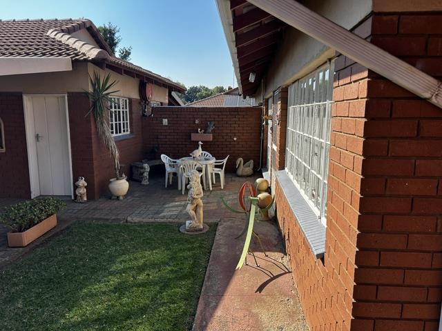 2 Bedroom Property for Sale in New Redruth Gauteng