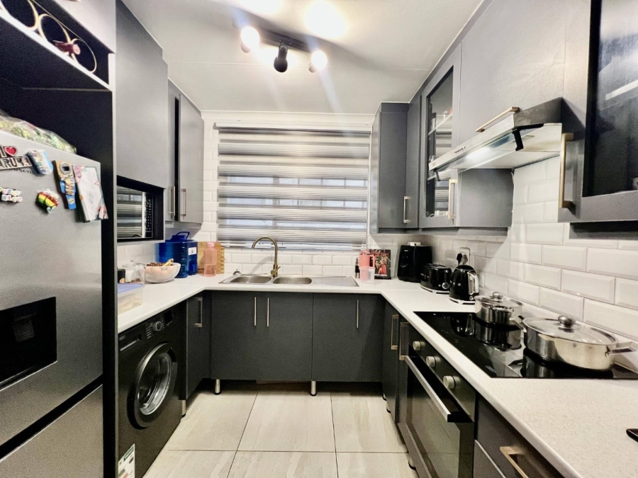 2 Bedroom Property for Sale in Rembrandt Park Gauteng