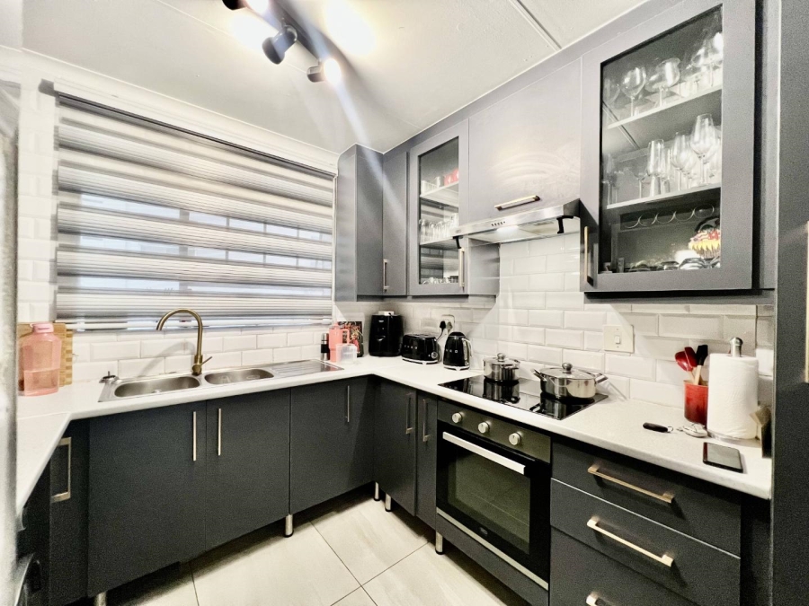 2 Bedroom Property for Sale in Rembrandt Park Gauteng