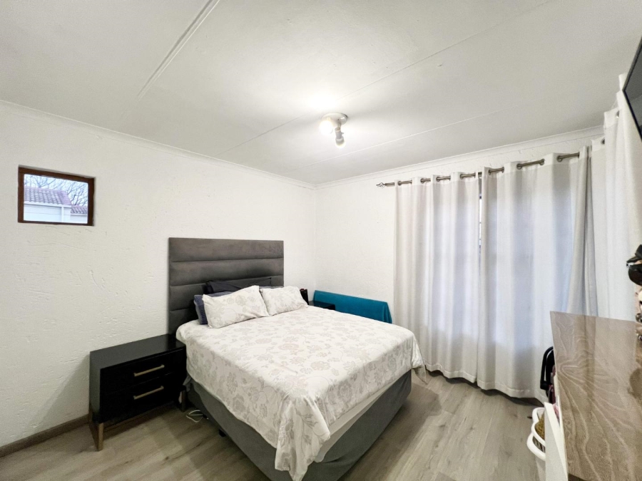 2 Bedroom Property for Sale in Rembrandt Park Gauteng