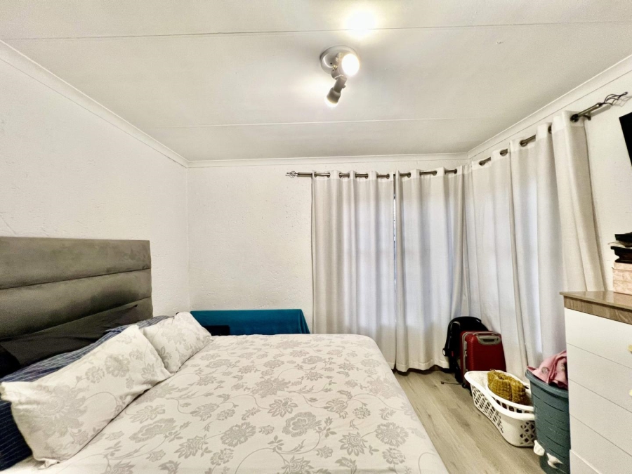 2 Bedroom Property for Sale in Rembrandt Park Gauteng