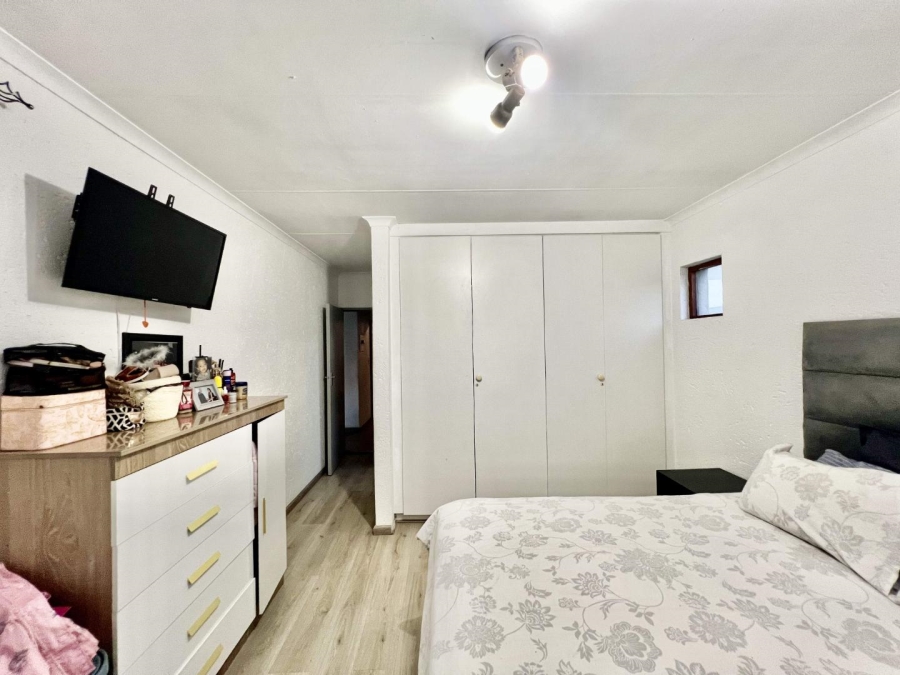 2 Bedroom Property for Sale in Rembrandt Park Gauteng