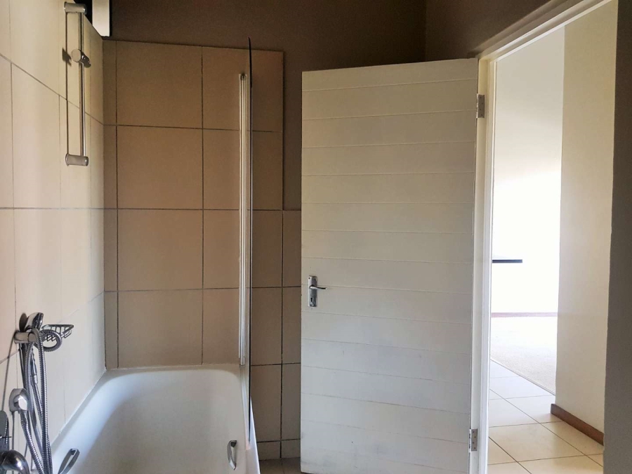 1 Bedroom Property for Sale in Jackal Creek Golf Estate Gauteng