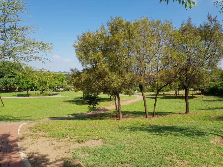 1 Bedroom Property for Sale in Jackal Creek Golf Estate Gauteng