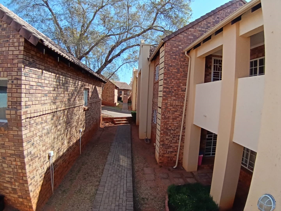 2 Bedroom Property for Sale in Faerie Glen Gauteng