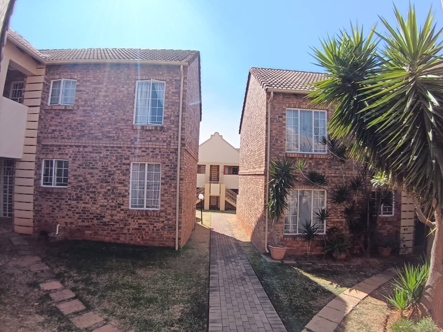 2 Bedroom Property for Sale in Faerie Glen Gauteng