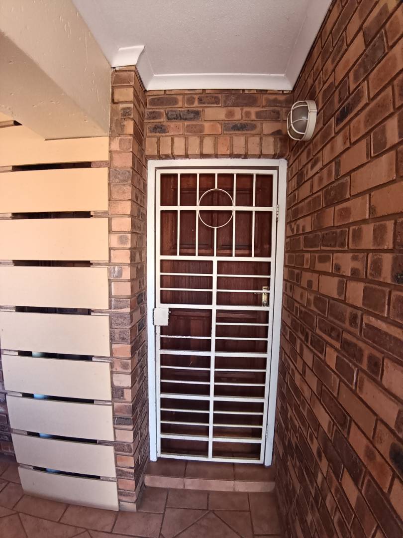 2 Bedroom Property for Sale in Faerie Glen Gauteng