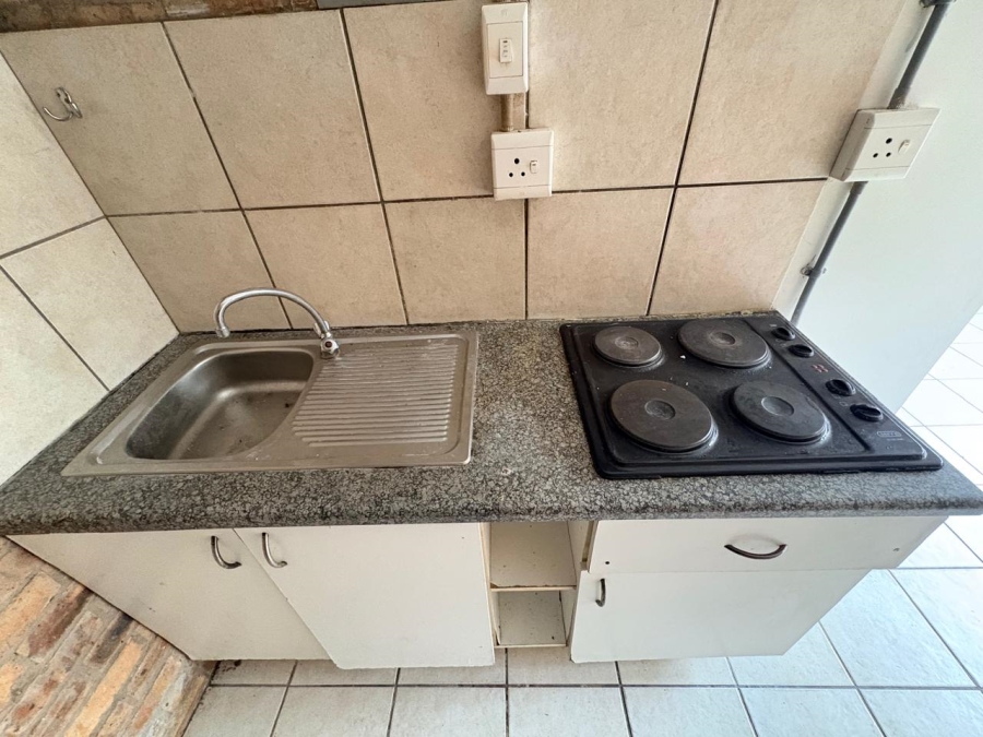 1 Bedroom Property for Sale in Troyeville Gauteng
