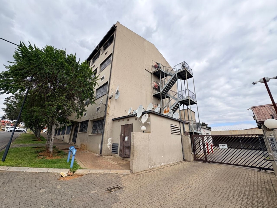 1 Bedroom Property for Sale in Troyeville Gauteng