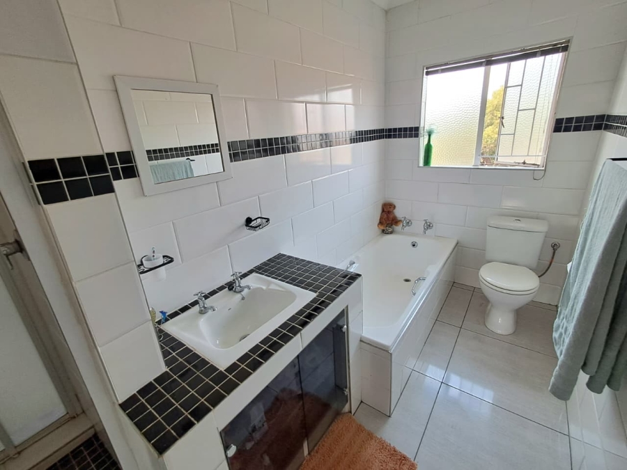 3 Bedroom Property for Sale in Brackenhurst Gauteng