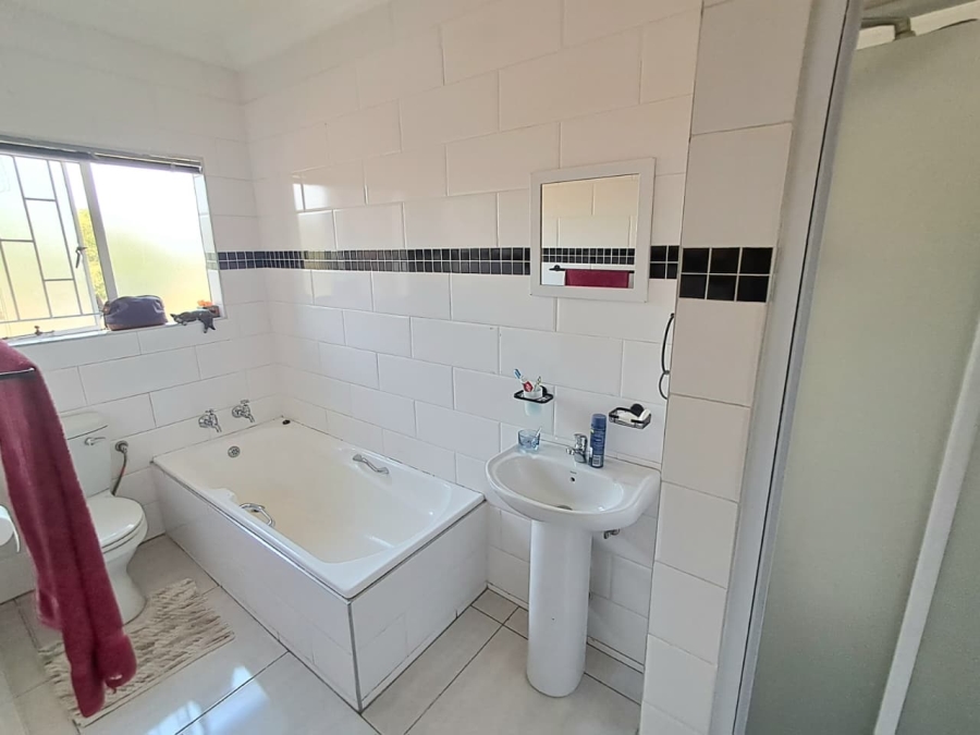 3 Bedroom Property for Sale in Brackenhurst Gauteng