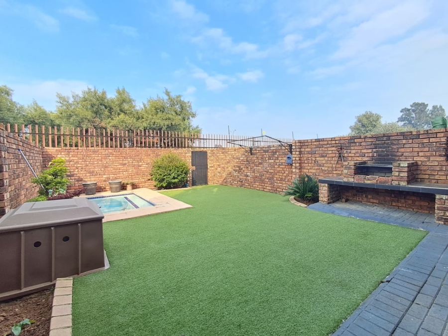 3 Bedroom Property for Sale in Brackenhurst Gauteng
