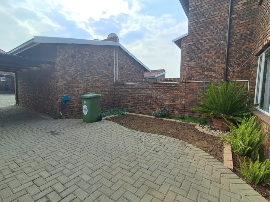 3 Bedroom Property for Sale in Brackenhurst Gauteng