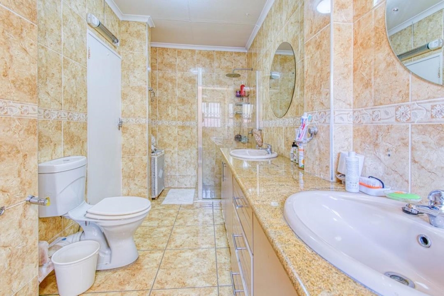 3 Bedroom Property for Sale in Glenvista Gauteng
