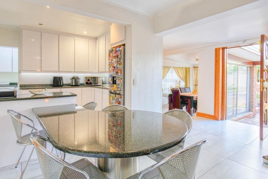 3 Bedroom Property for Sale in Glenvista Gauteng