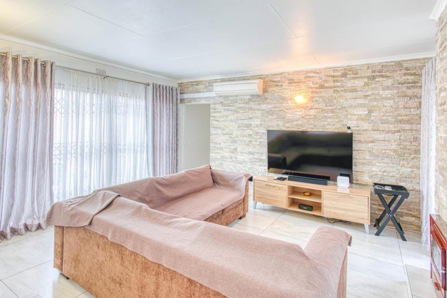 3 Bedroom Property for Sale in Glenvista Gauteng