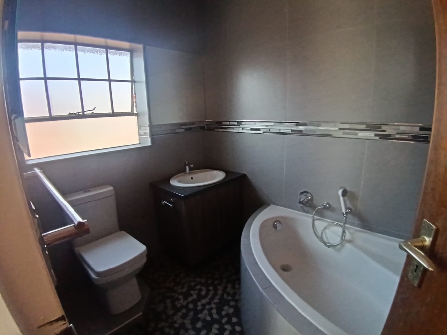 3 Bedroom Property for Sale in Denlee Gauteng