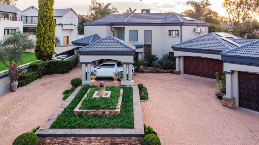 5 Bedroom Property for Sale in Silver Lakes Golf Estate Gauteng