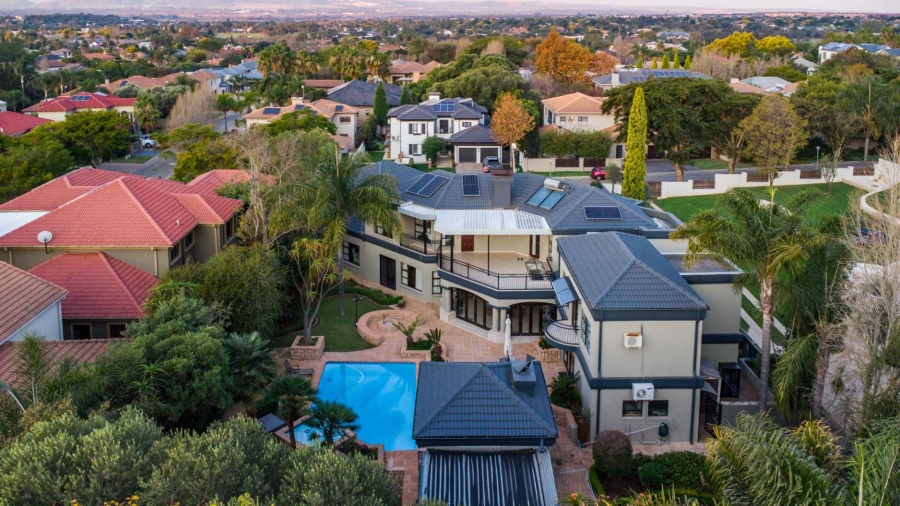 5 Bedroom Property for Sale in Silver Lakes Golf Estate Gauteng