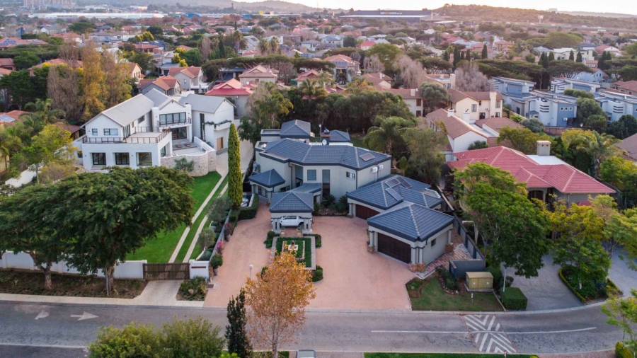 5 Bedroom Property for Sale in Silver Lakes Golf Estate Gauteng